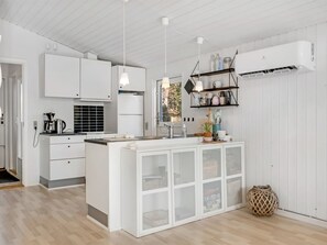 Fridge, microwave, dishwasher, cookware/dishes/utensils