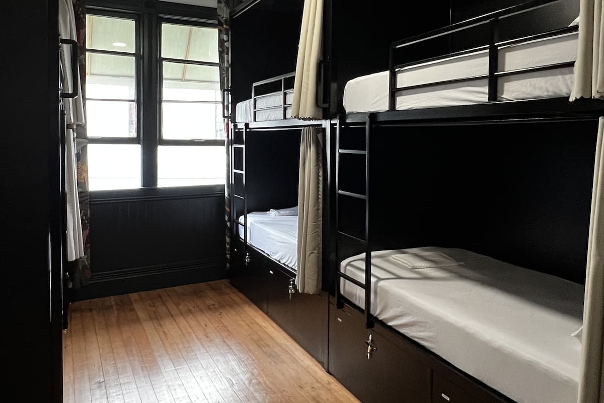 Laptop workspace, free WiFi, bed sheets