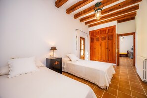 4 camere, ferro/asse da stiro, Wi-Fi gratuito, lenzuola