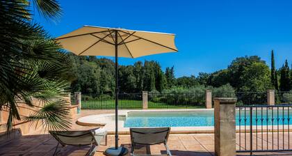 Beautiful Country Estate "Hort den Salat" with Pool, Wi-Fi and Garden