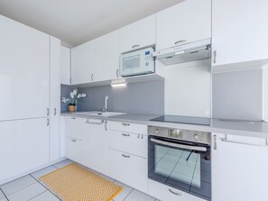 Køleskab, mikrobølgeovn, ovn, brødrister