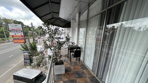 Firemannsrom – standard, flere senger, privat bad | Terrasse/patio