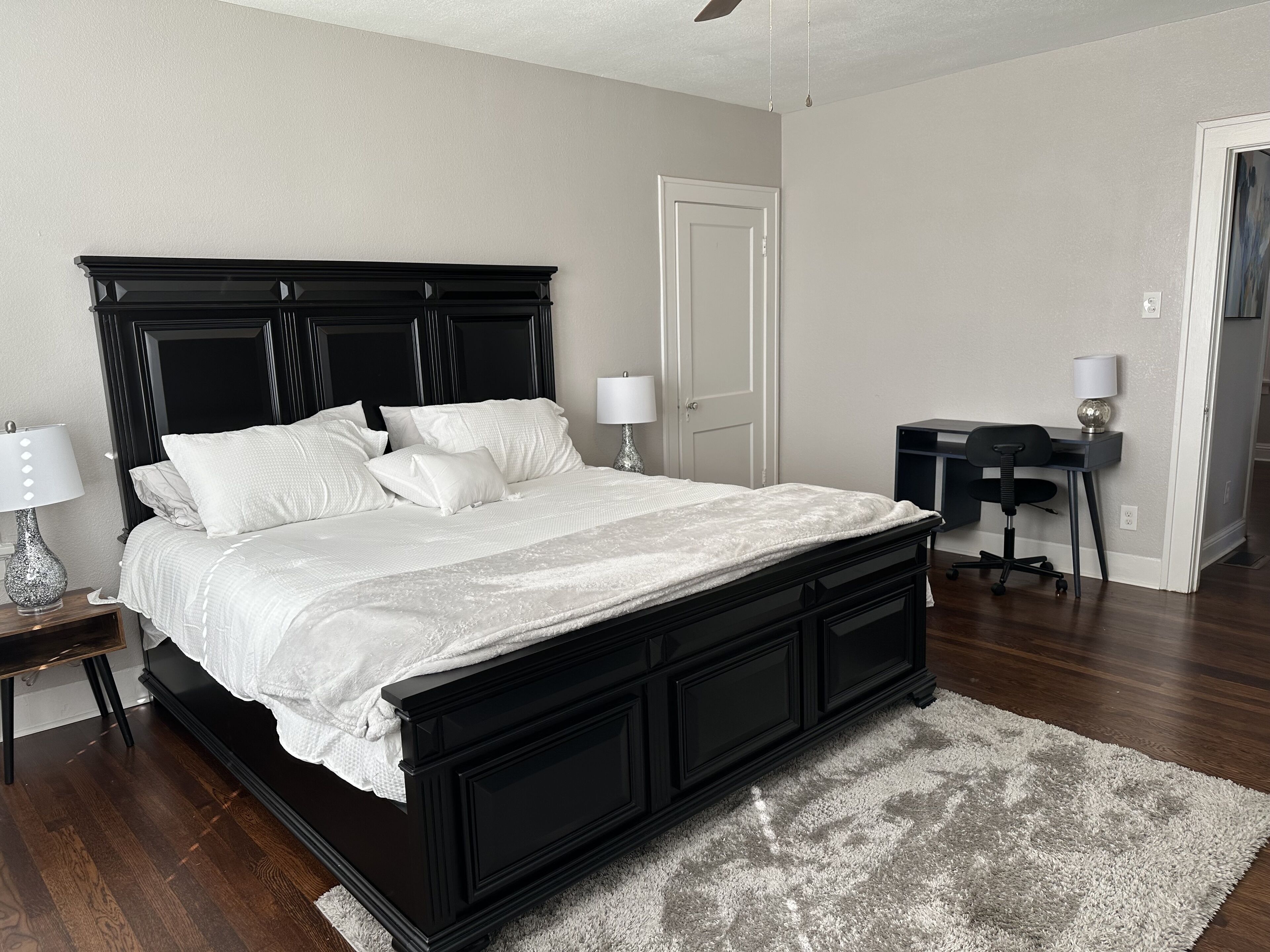 Charming 2-bedroom townhome with AC and WiFi in fabulous Dallas near downtown