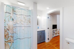 Secador de pelo y toallas