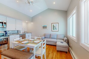 Interior - Waterfront, dog-friendly suite with Broad Cove access, firepit & sunrise view (Waldoboro)