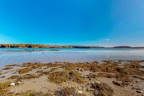 Beach - Waterfront, dog-friendly suite with Broad Cove access, firepit & sunrise view (Waldoboro)