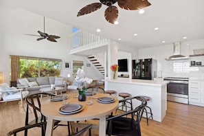 Dining - Hale Makai, Spectacular Ocean & Golf Views! (Princeville)
