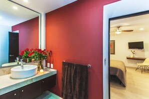 2 slaapkamers, een strijkplank/strijkijzer, gratis wifi, beddengoed