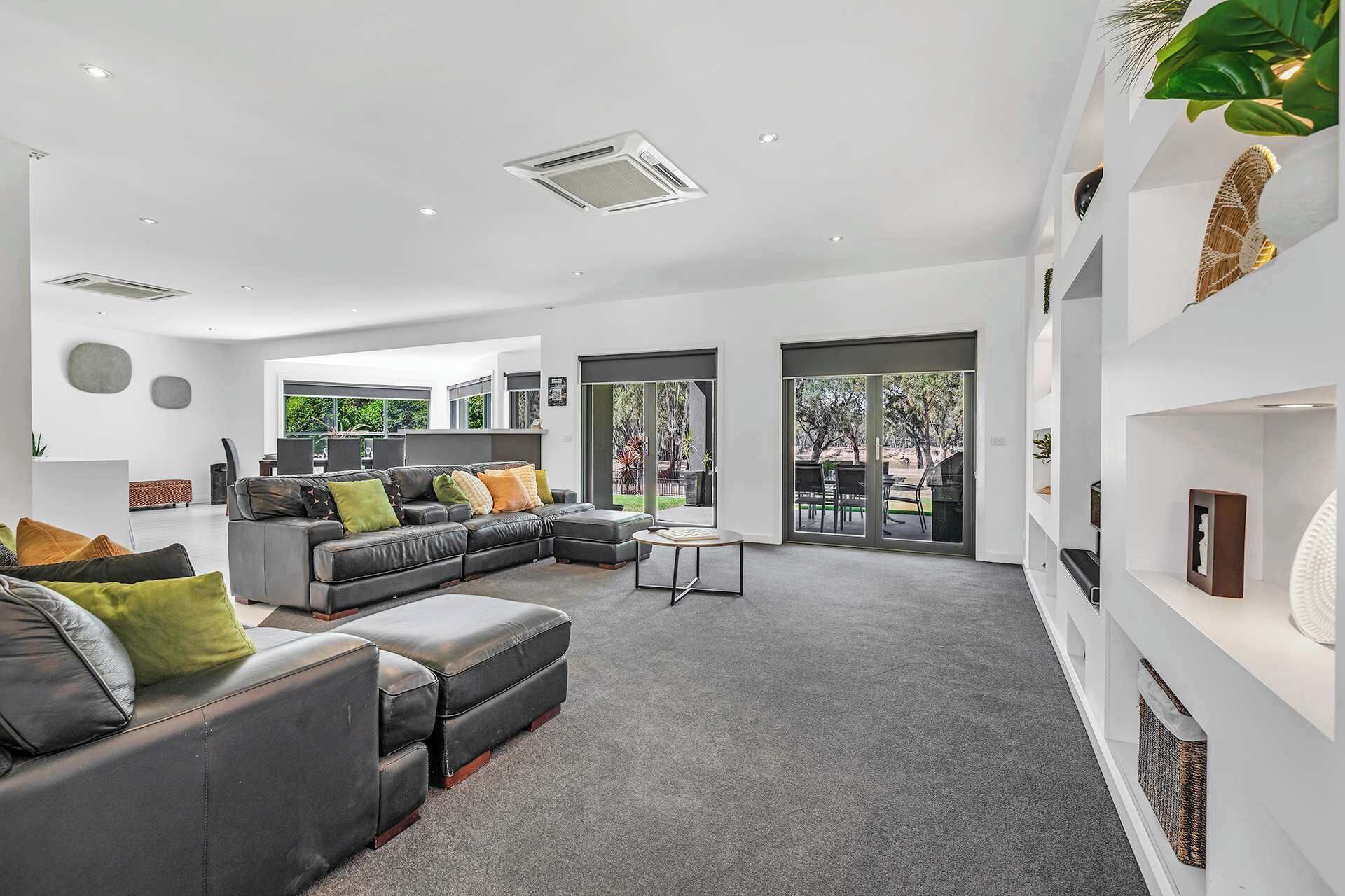 Télévision, jeux vidéo, livres, chaîne hi-fi