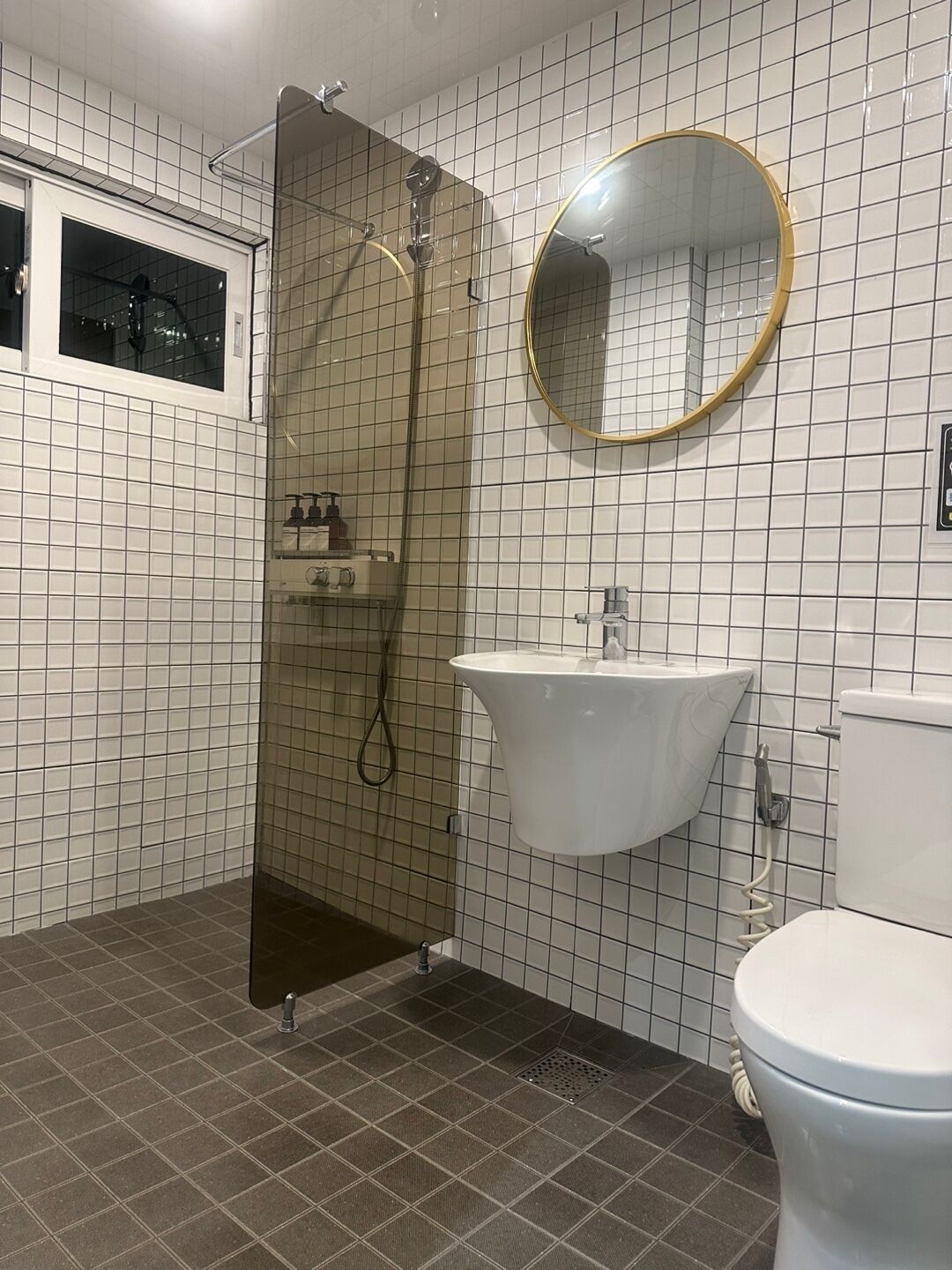 Habitación Business con 2 camas individuales | Baño | Bañera profunda, secador de pelo, albornoces y toallas