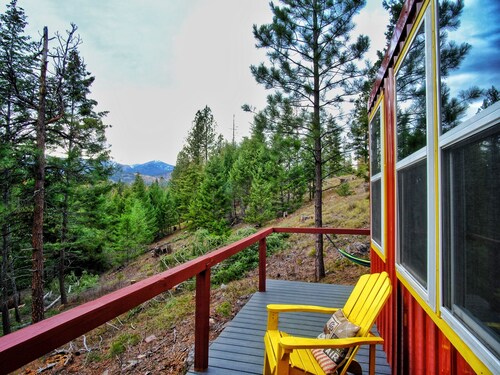 Pet-friendly and Peaceful  "The Ranch Hand Cabin" + Hot Tub near Missoula