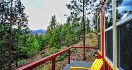 Pet-friendly and Peaceful "The Ranch Hand Cabin" + Hot Tub near Missoula