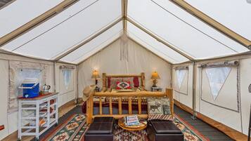 1 bedroom, desk, WiFi, bed sheets