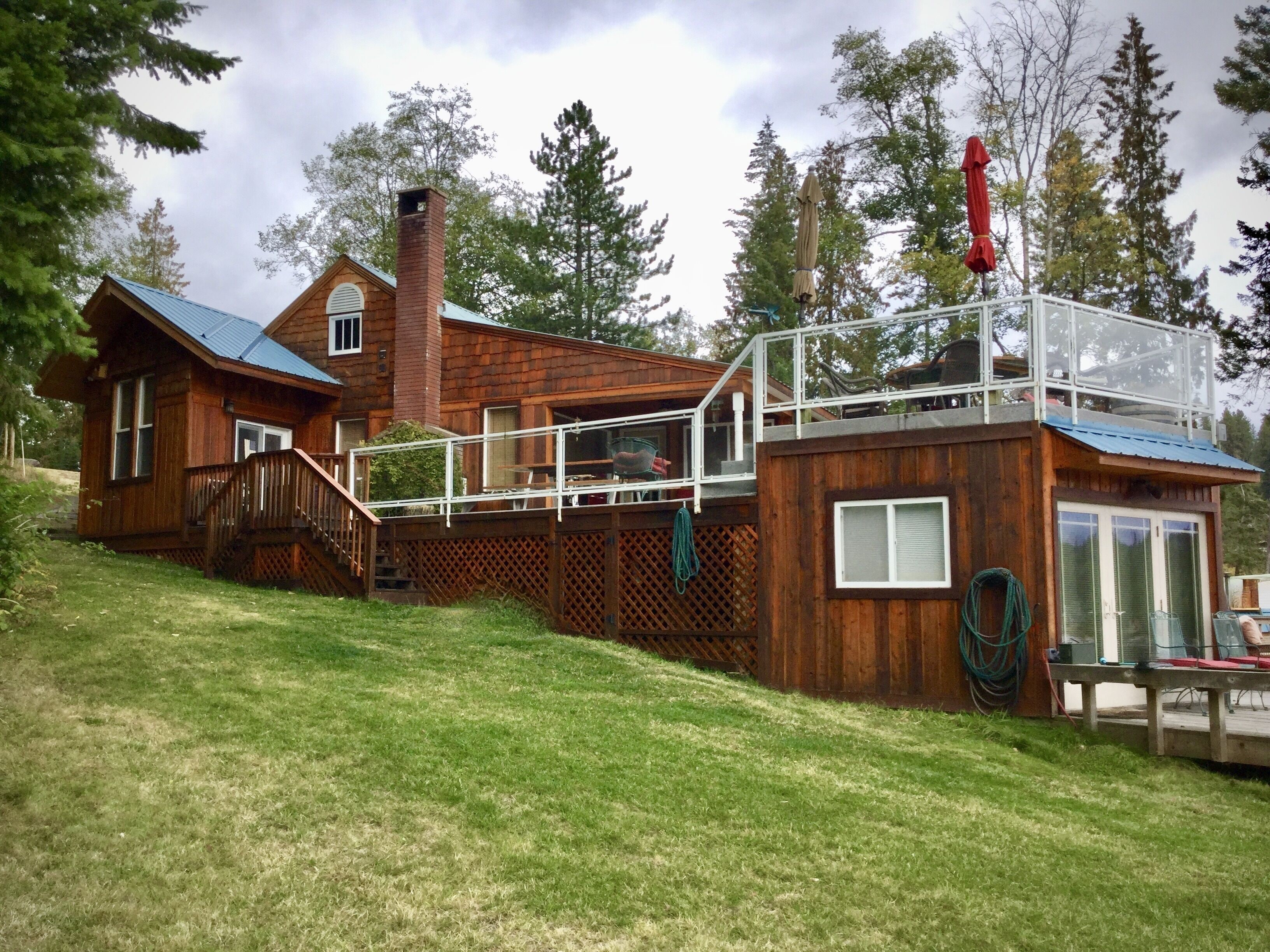 LAKESIDE LODGE. GARFIELD BAY WATERFRONT.  TWO DECKS. DOCK. GREAT MOUNTAIN VIEWS.