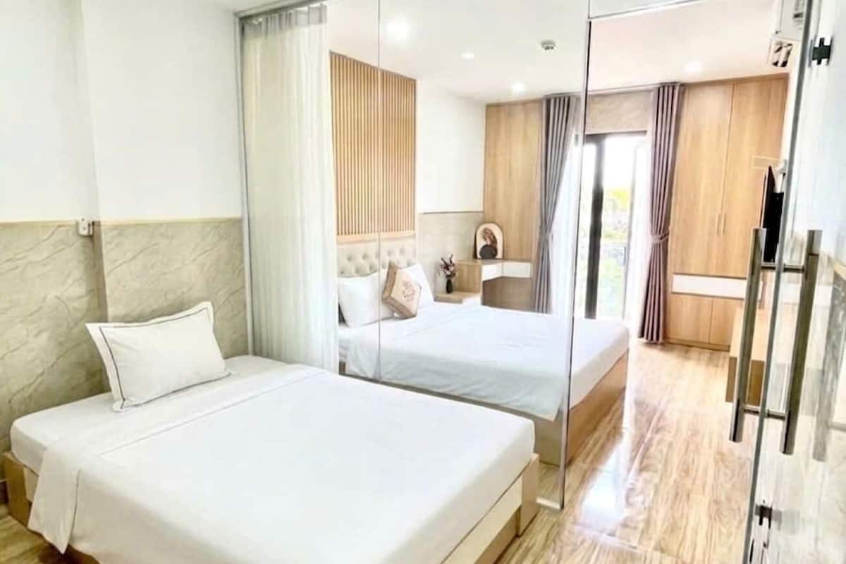 Triple Room | Laptop workspace, free WiFi, bed sheets