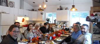 Beautiful cabin, by a state highway in Tollgate OR. 4300 feet elevation.