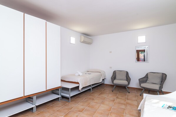 2 chambres, fer et planche à repasser, draps fournis