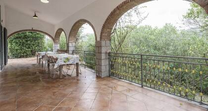 Casa di Eolo halfway from the beaches of Campo and Procchio