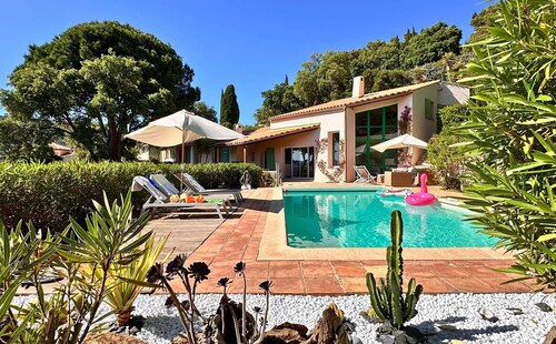 Villa for 8 people, sea view, and swimming pool on the Domaine de Valcros in La Londe-Les Maures