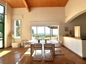 Dining - Villa for 8 people, sea view, and swimming pool on the Domaine de Valcros in La Londe-Les Maures (LA LONDE LES MAURES)