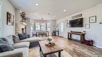 TV, peis og kontorer