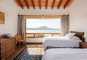 4 bedrooms, WiFi, bed sheets