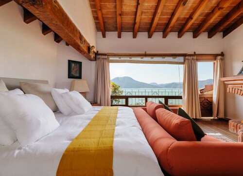 Casa Waleska: With a view of  Valle Lake