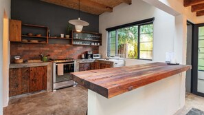 Kühlschrank, Mikrowelle, Herdplatte, Toaster