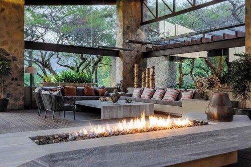 El Salto: Luxury Ranch with Lake View