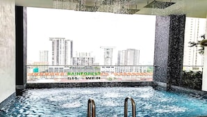 A rooftop pool with a city view, surrounded by high-rise buildings. - OYO Home 90948 Irishe Homestay Penang City Seaview (George Town)