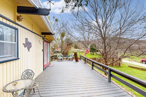 Cozy dog-friendly house near water with enclosed yard, grill, & equipped kitchen