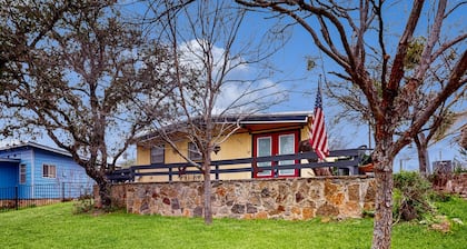 Cozy dog-friendly house near water with enclosed yard, grill, & equipped kitchen