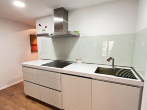 Réfrigérateur, micro-ondes, four, lave-vaisselle