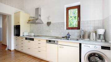 Kühlschrank, Ofen, Herdplatte, Geschirrspüler