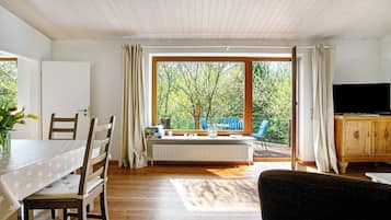 Fernseher, DVD-Player, Stereoanlage