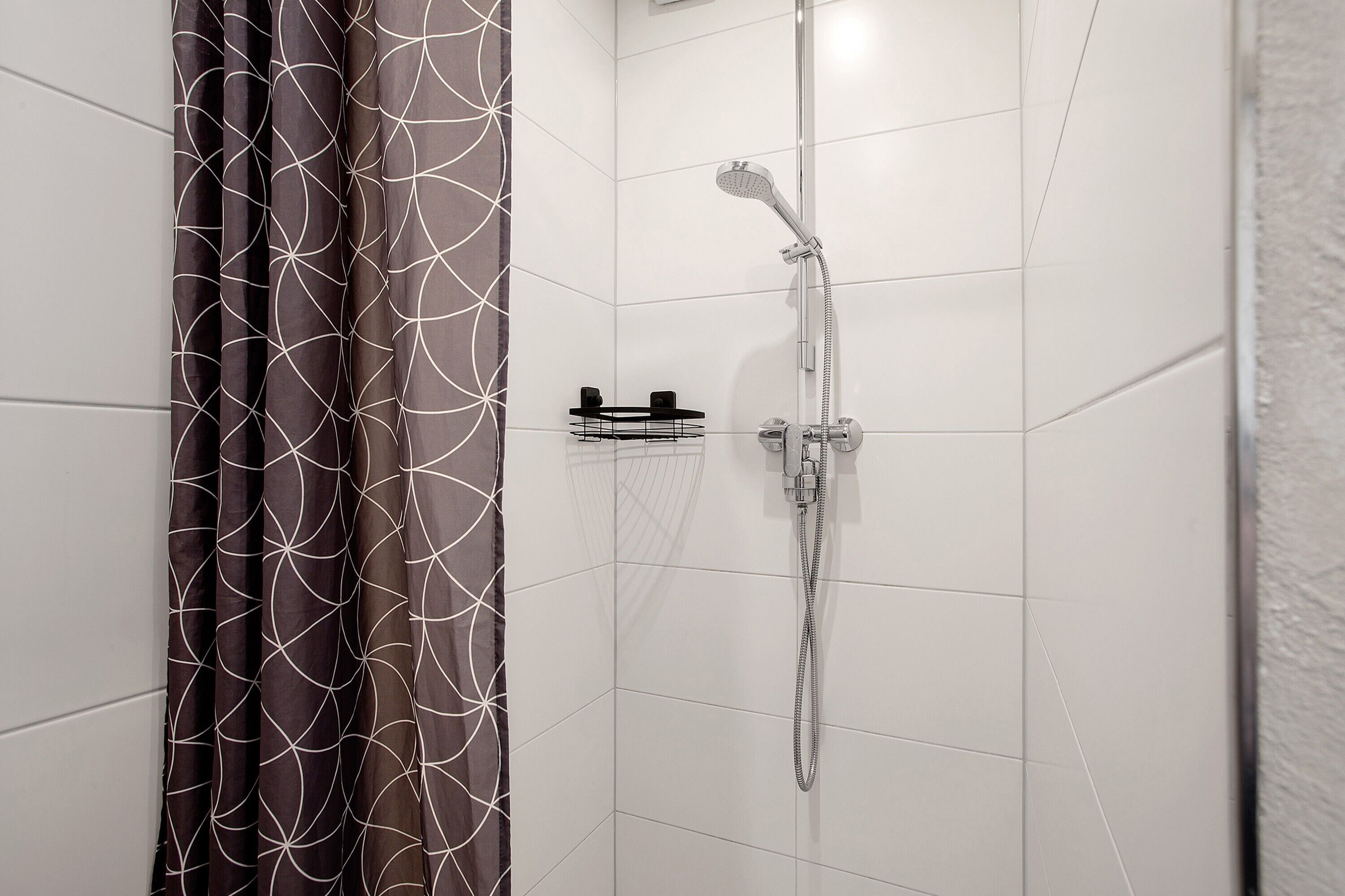 Dusj, hårføner og håndklær