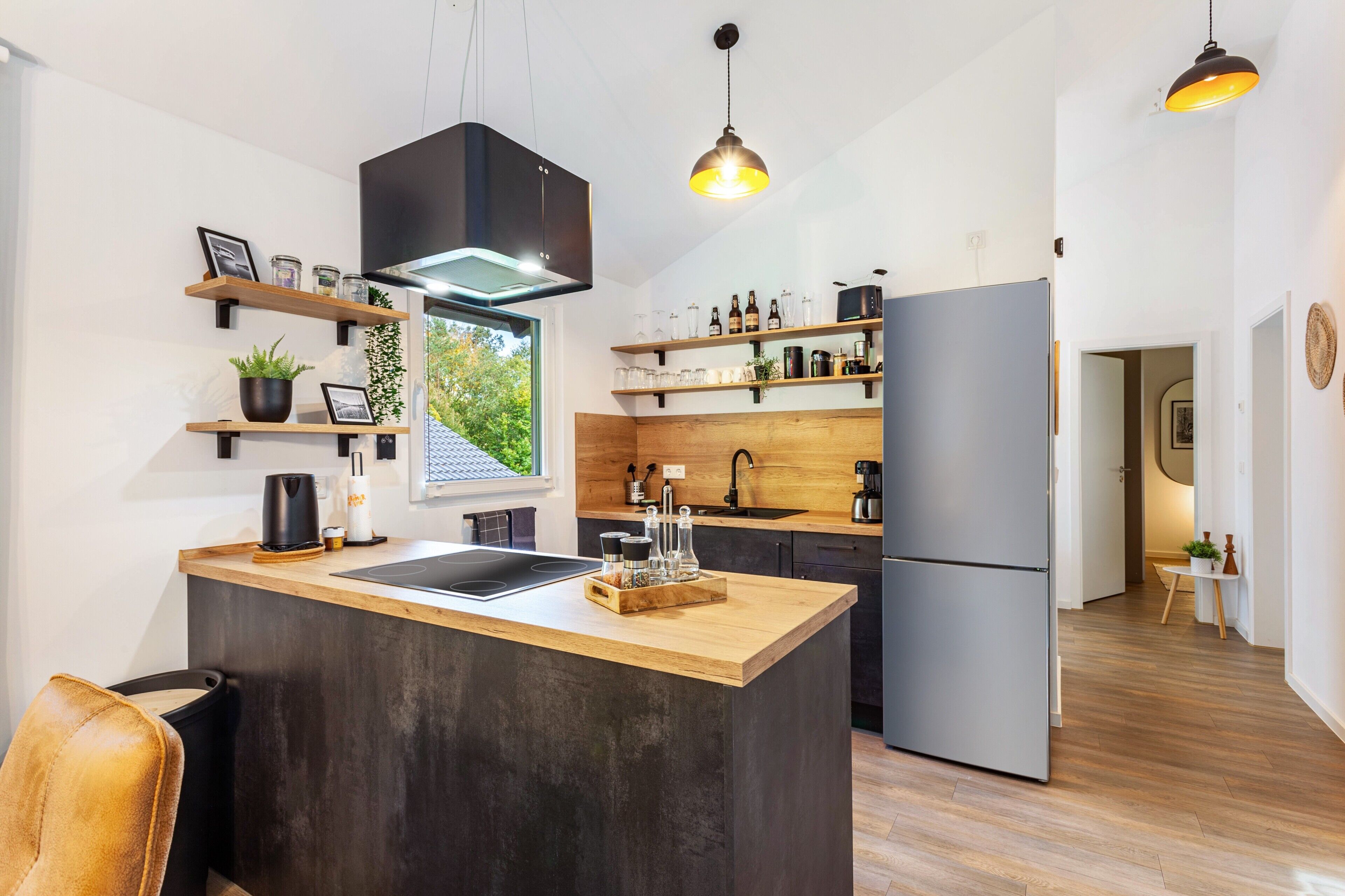 Fridge, oven, stovetop, dishwasher