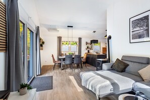 Televisie en een open haard