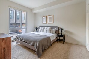 2 室のベッドルーム、アイロン / アイロン台、WiFi、ベッドシーツ