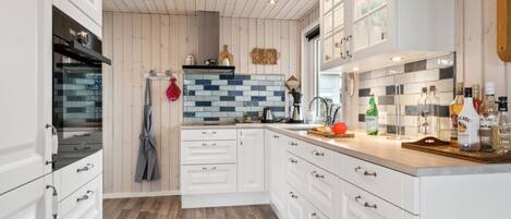 Fridge, dishwasher, cookware/dishes/utensils