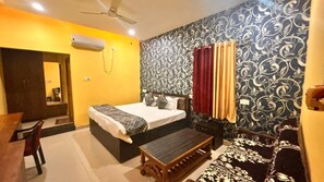 Deluxe Room | Free WiFi - Hotel Chandrawali (Ballia)