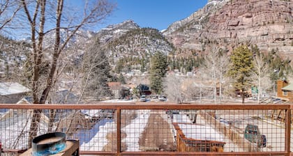Cozy Ouray Hideaway: Mountain Views, Steps to Main