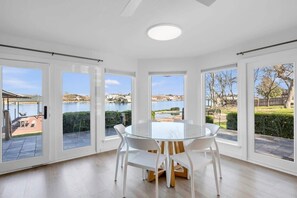 Dining - Summer Breeze-Lakefront w/pool, hot tub, & kayaks (Granite Shoals)