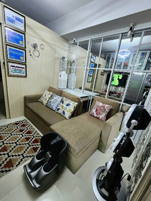 Interior - High-Tech Studio @ Grass Residences -2persons only (Quezon City)