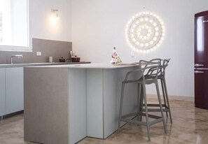 Kühlschrank, Ofen, Herdplatte, Geschirrspüler