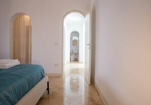 1 dormitorio, cuna de viaje, wifi gratis y ropa de cama