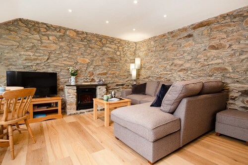 Beautiful Cottage nr Perranporth, Private Parking