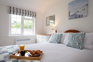 2 bedrooms, iron/ironing board, travel crib, WiFi - Beautiful Cottage nr Perranporth, Private Parking (Perranzabuloe)