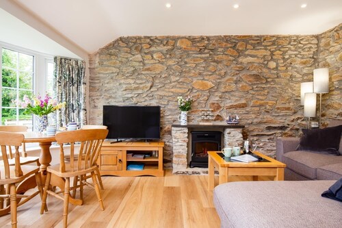 Beautiful Cottage nr Perranporth, Private Parking