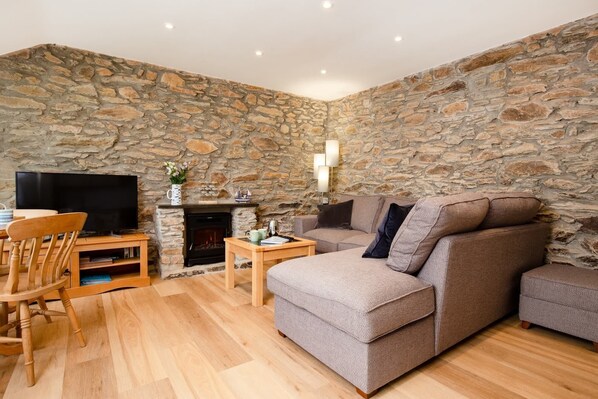 Fernseher, Kamin, Arbeitsbereiche